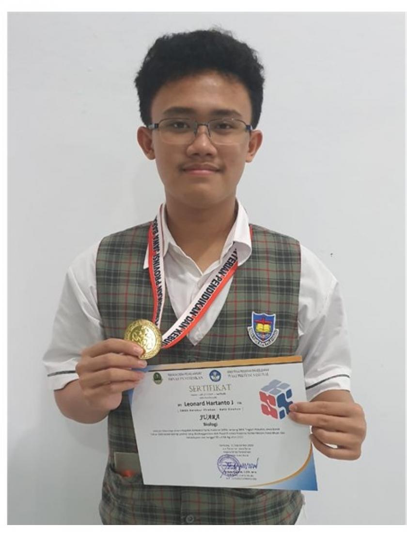 Leonard Hartanto Jososudarmo, XII IPA 1 siswa SMA Kristen PENABUR Cirebon lolos sebagai wakil Indonesia pada International Biology Olympiad (IBO) 2021