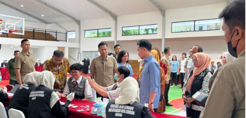 Wapres Gibran Tinjau Pemeriksaan Kesehatan Gratis di SMAK PENABUR Cirebon